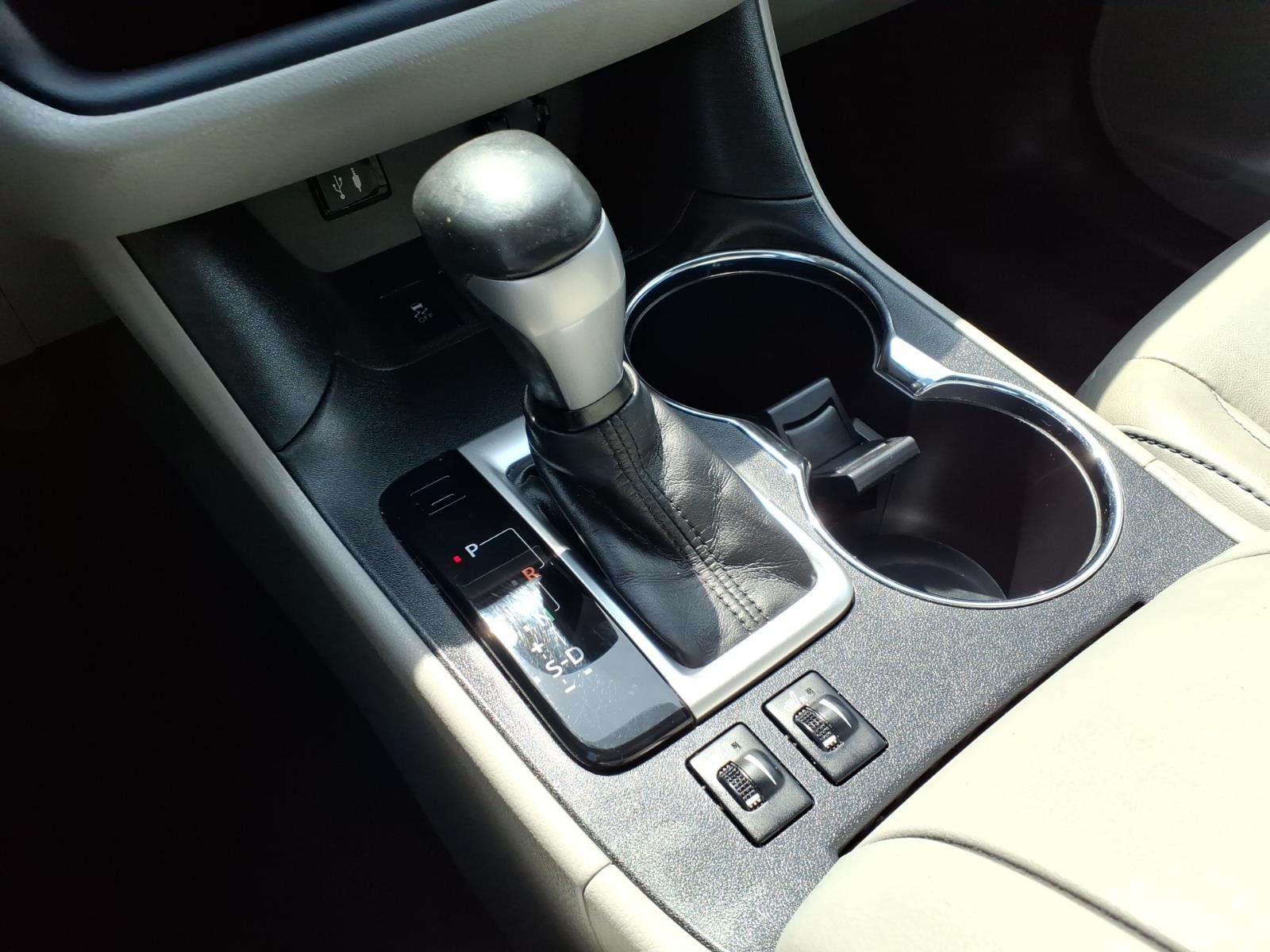 Used 2015 Gray Toyota XLE image 13