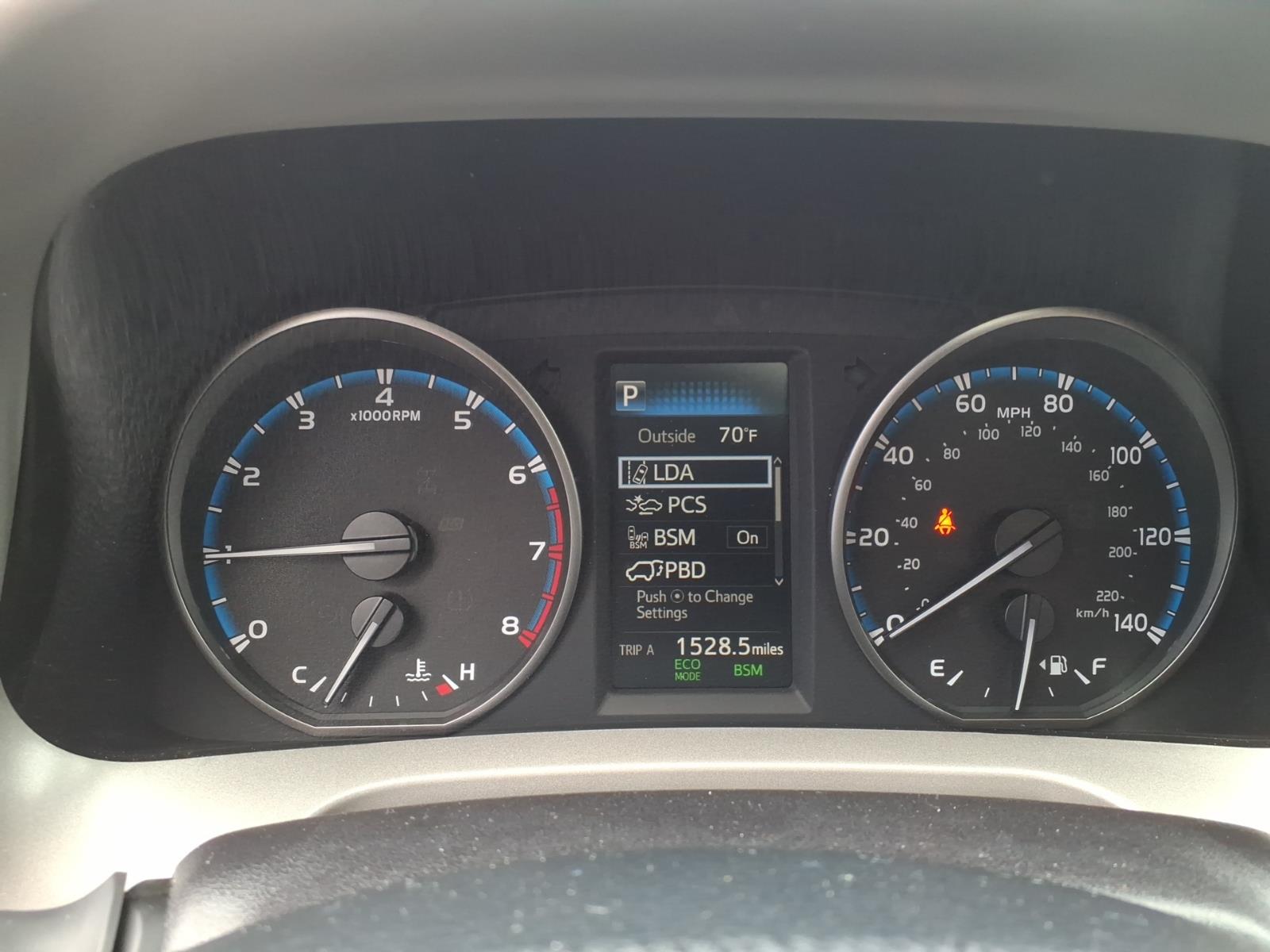 Used 2018 Silver Toyota  image 14