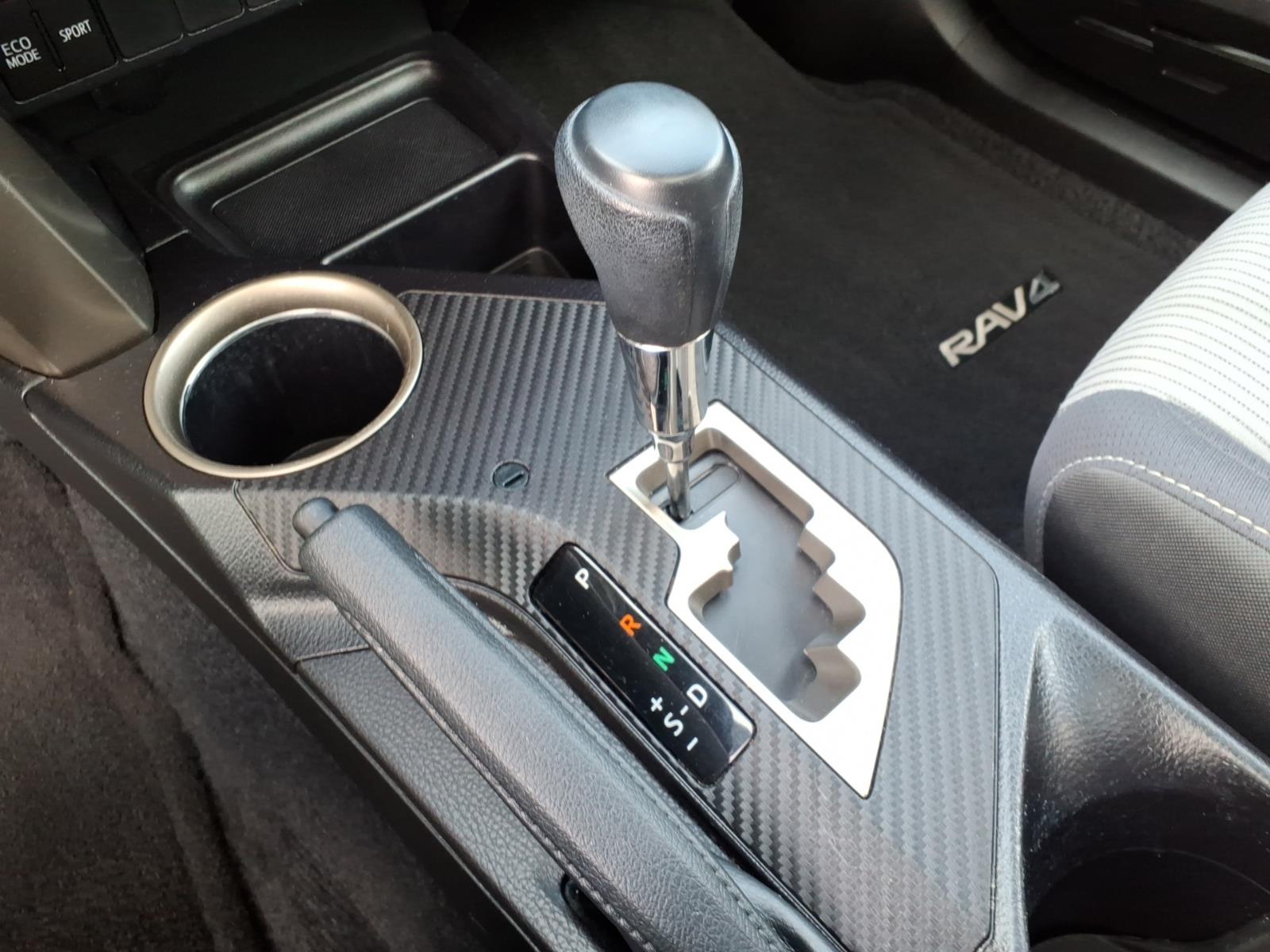 Used 2015 Super White Toyota XLE image 14