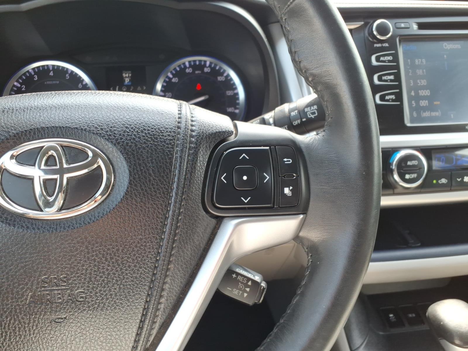 Used 2015 Gray Toyota XLE image 15