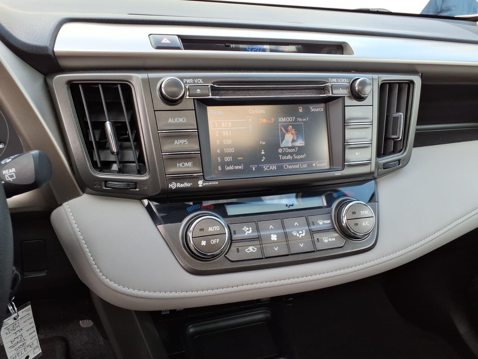 Used 2015 Super White Toyota XLE image 17