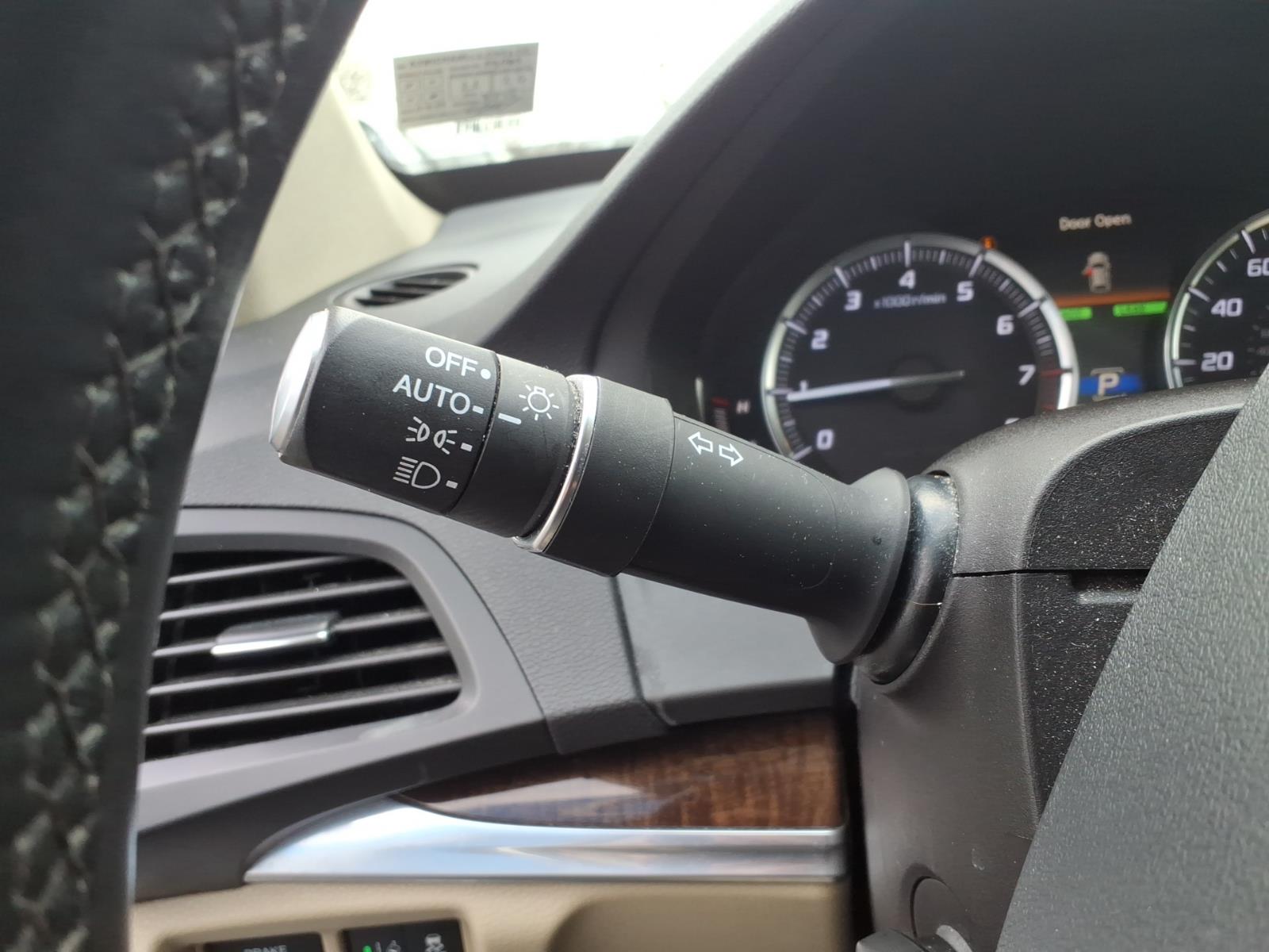 Used 2020 White Acura SH-AWD image 17