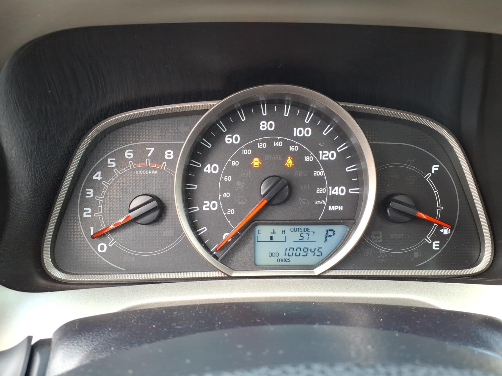 Used 2015 Super White Toyota XLE image 18