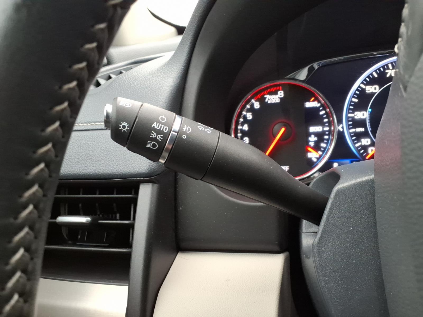 Used 2022 White GMC Denali image 18