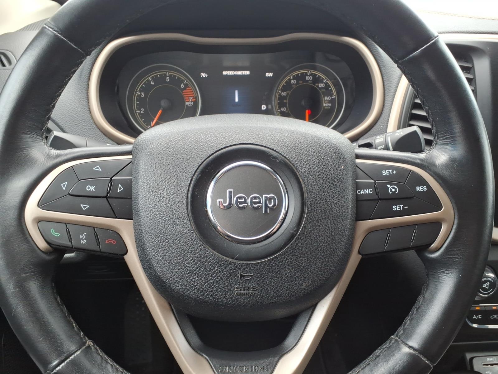 Used 2016 Silver Jeep Limited image 19