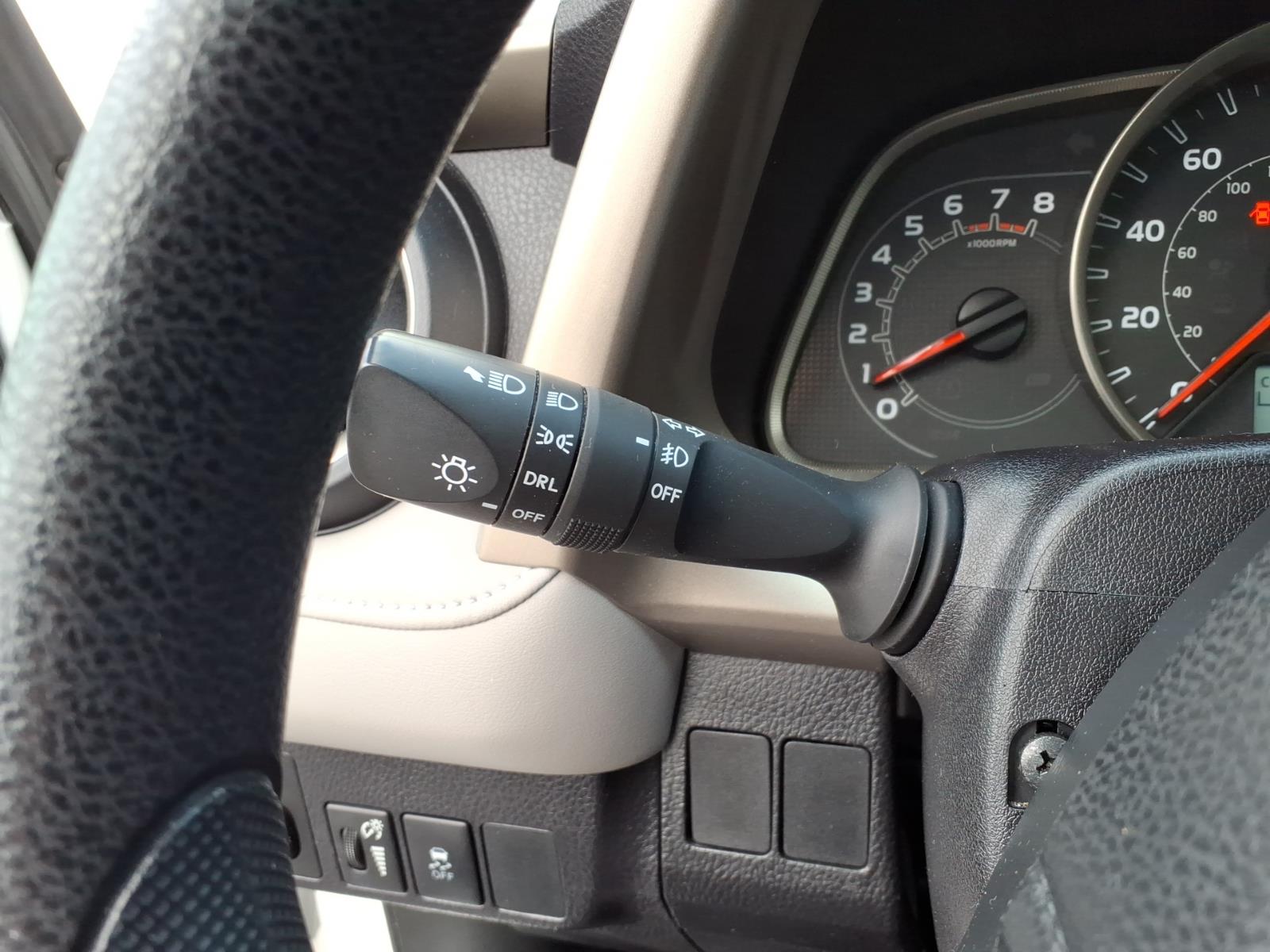 Used 2015 Super White Toyota XLE image 19