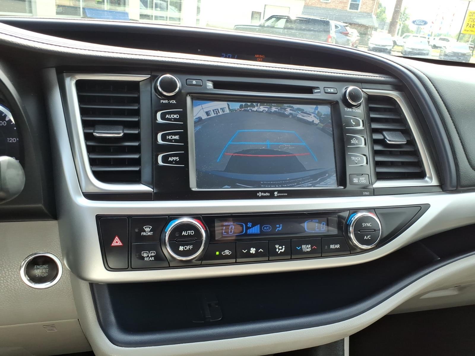 Used 2015 Gray Toyota XLE image 19