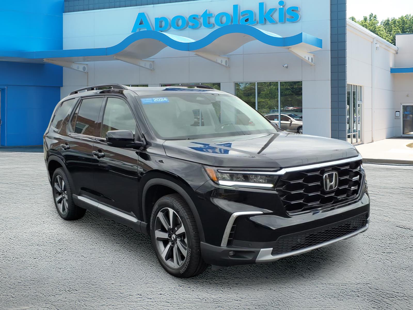 Crystal Black 2024 Honda Pilot Touring AWD SUV / Crossover All-Wheel Drive Automatic