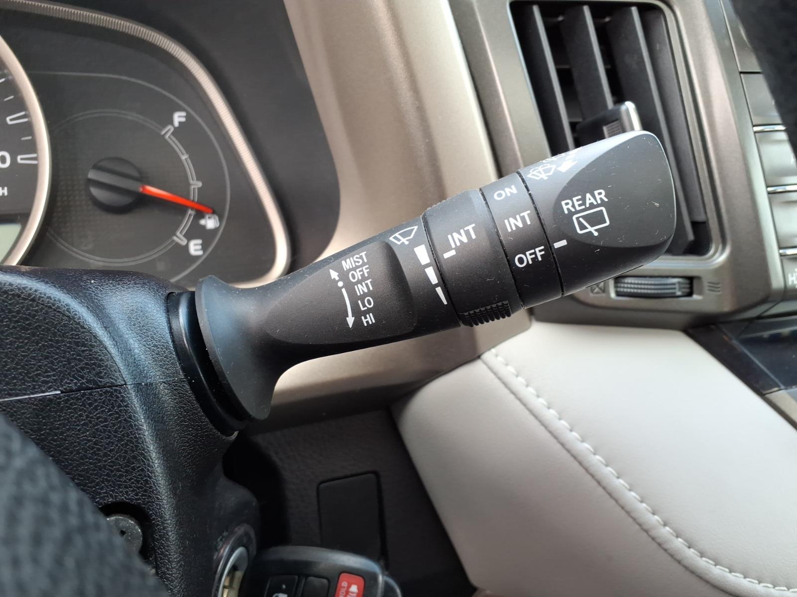 Used 2015 Super White Toyota XLE image 20