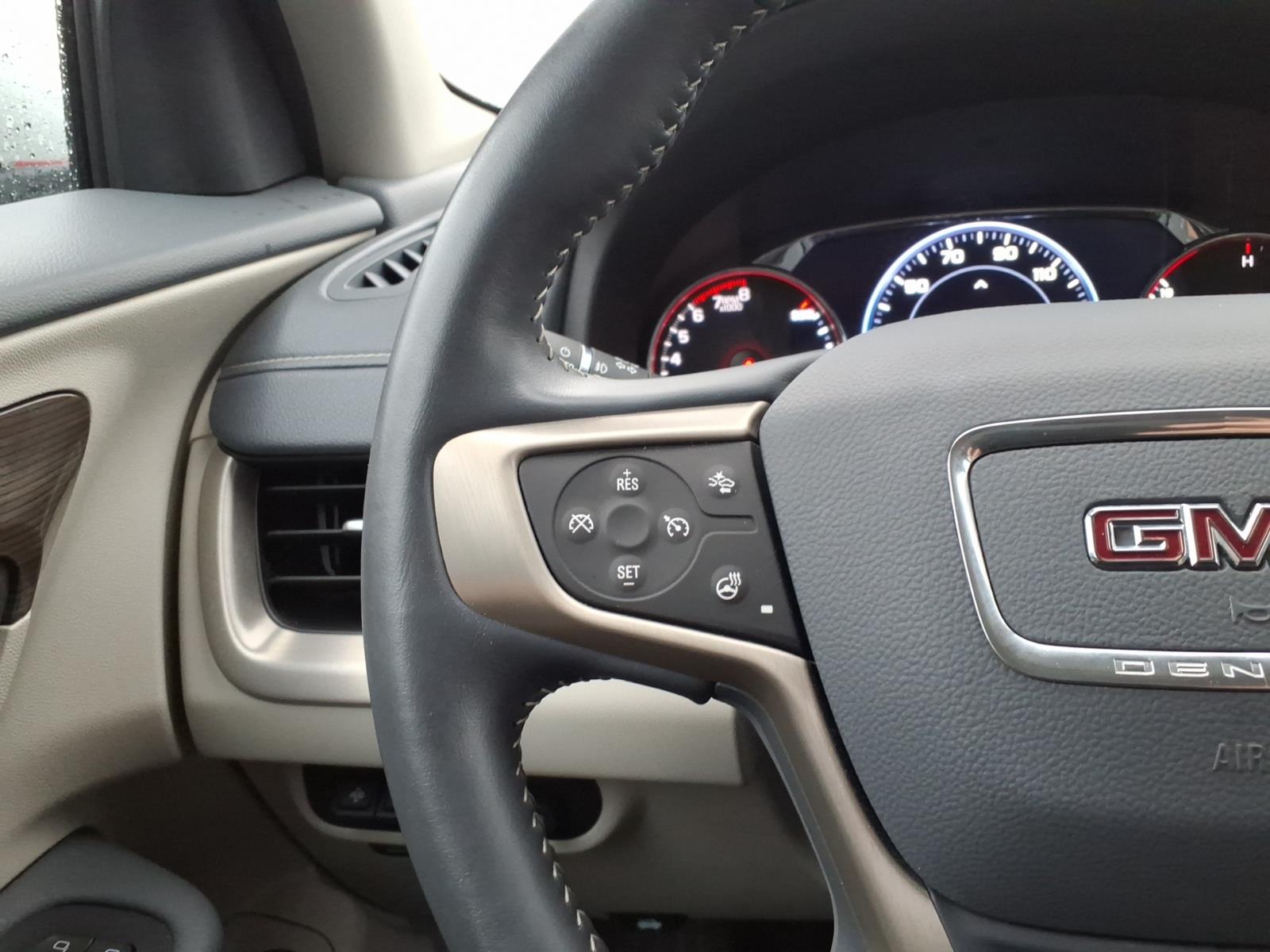 Used 2022 White GMC Denali image 20