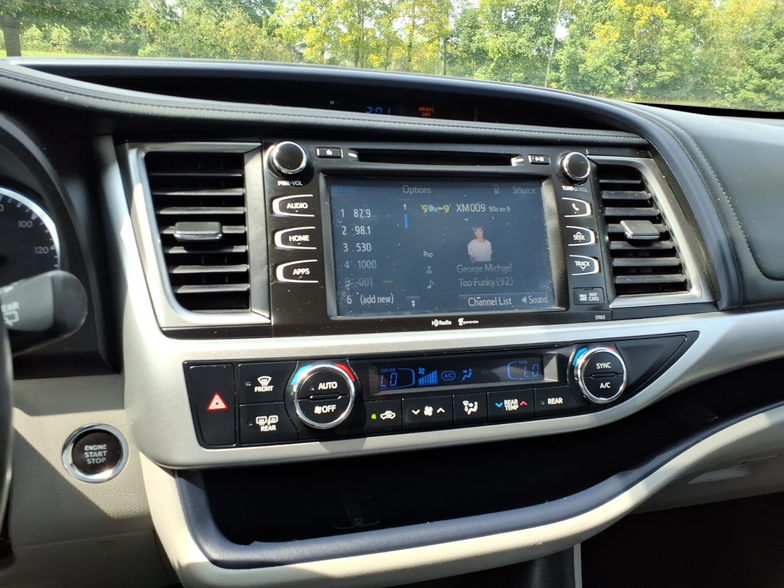 Used 2015 Gray Toyota XLE image 20