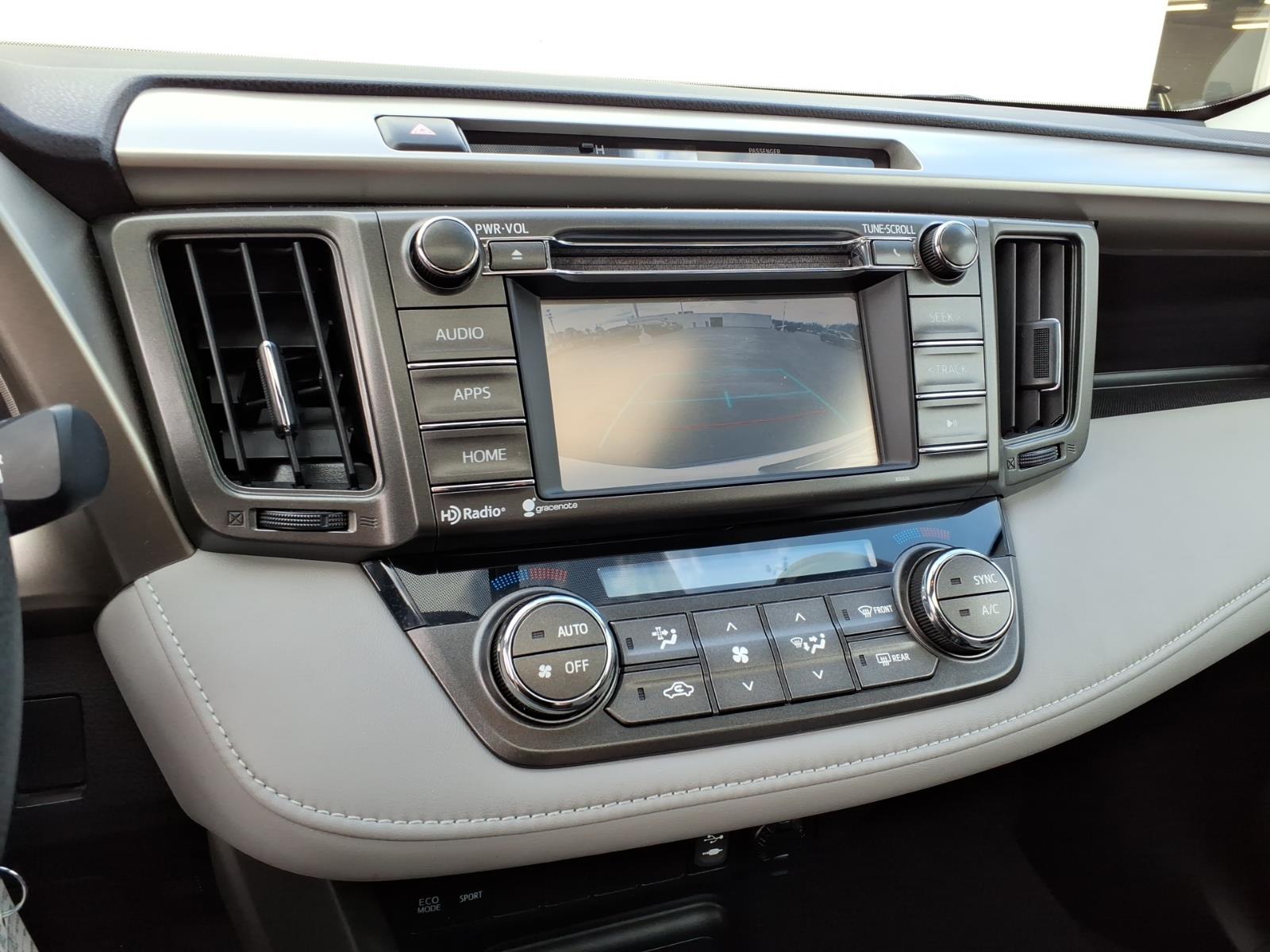 Used 2015 Super White Toyota XLE image 21