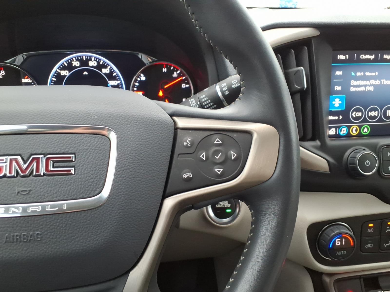 Used 2022 White GMC Denali image 21