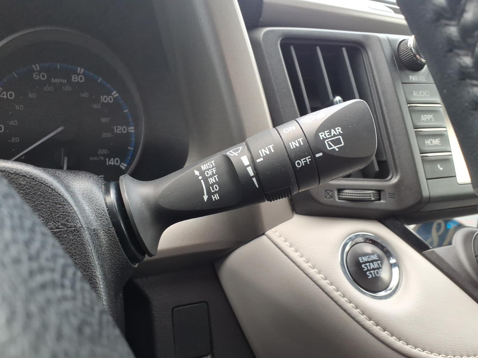 Used 2018 Silver Toyota  image 22