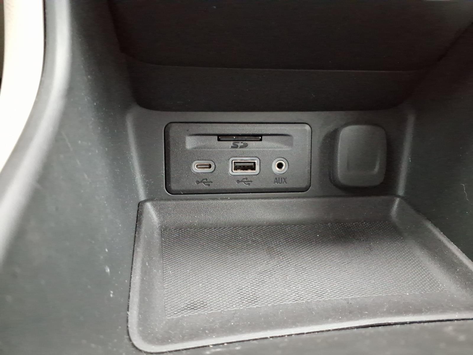 Used 2022 White GMC Denali image 22