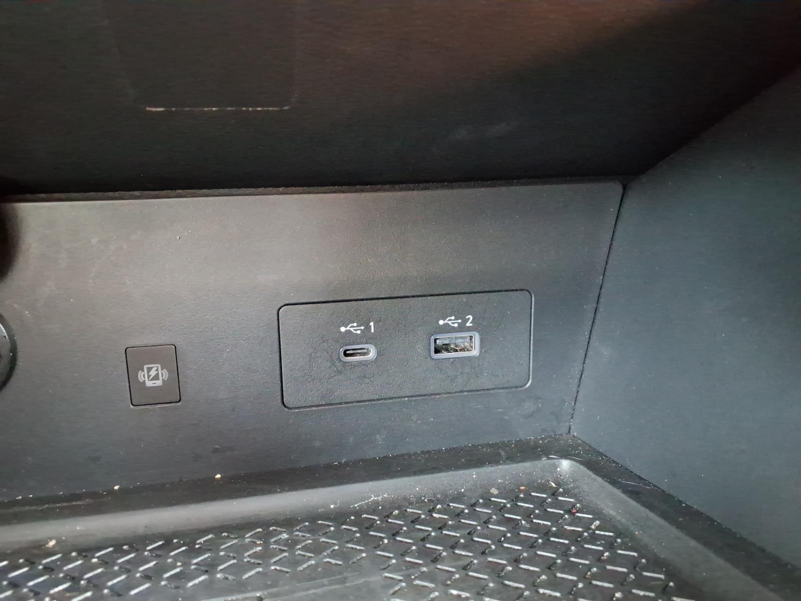 Used 2022 Red Nissan SL image 22