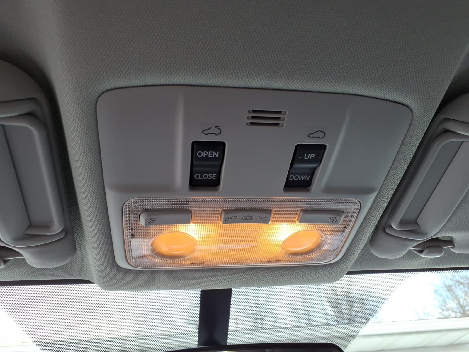 Used 2015 Super White Toyota XLE image 23