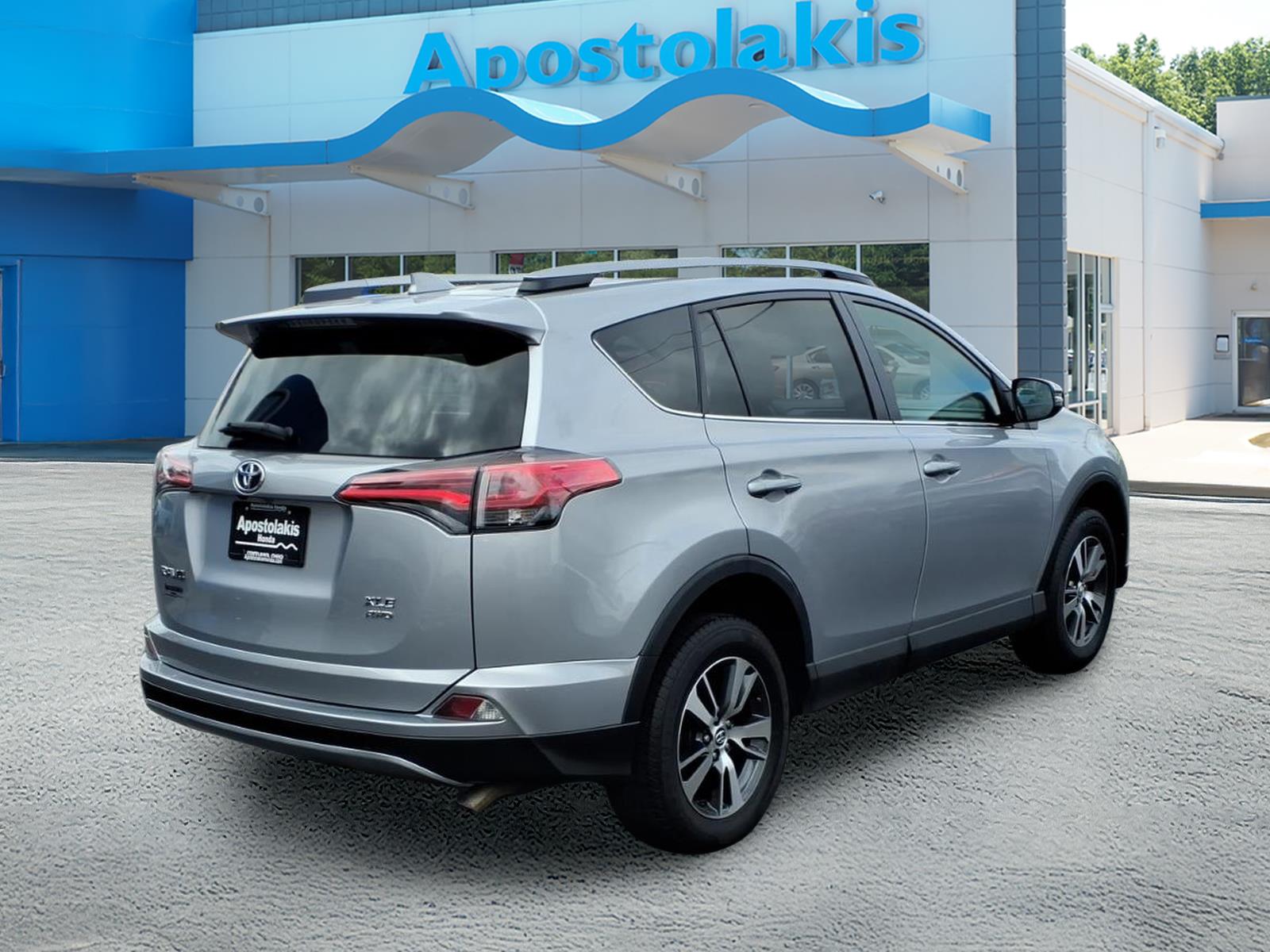 Used 2018 Silver Toyota  image 3