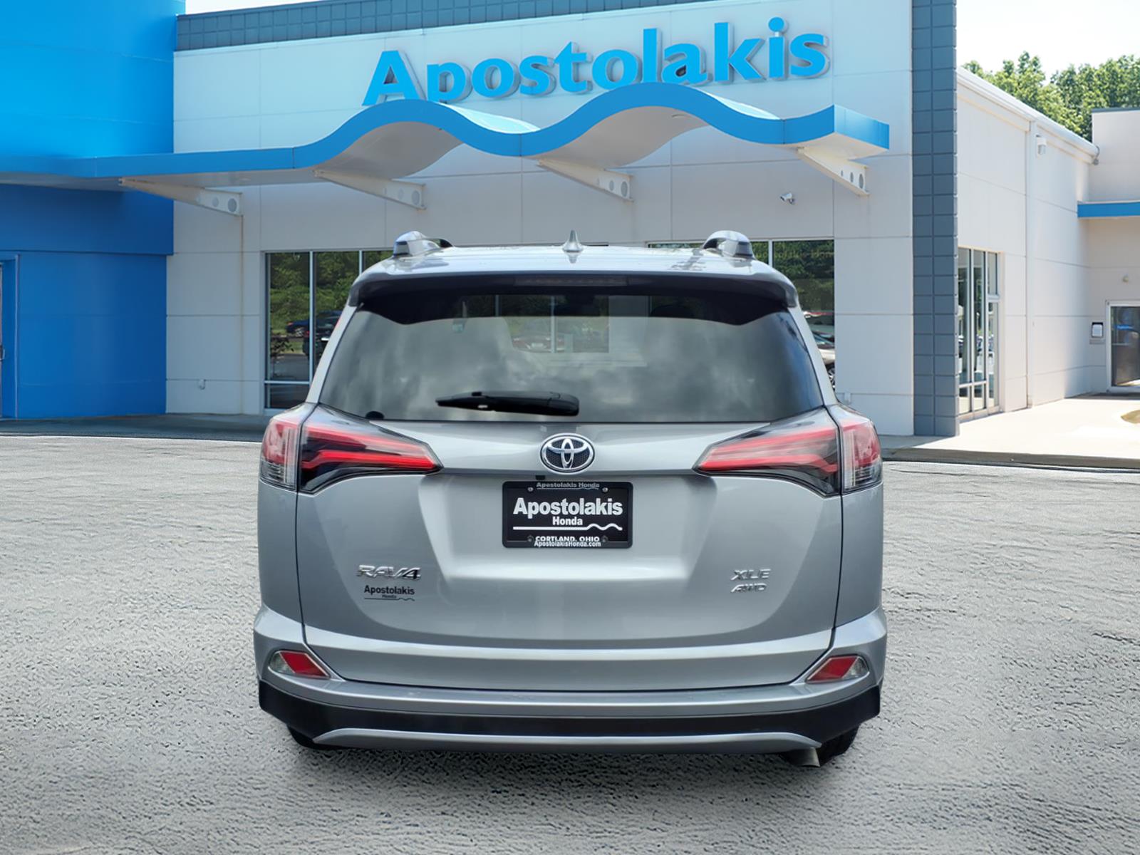 Used 2018 Silver Toyota  image 4