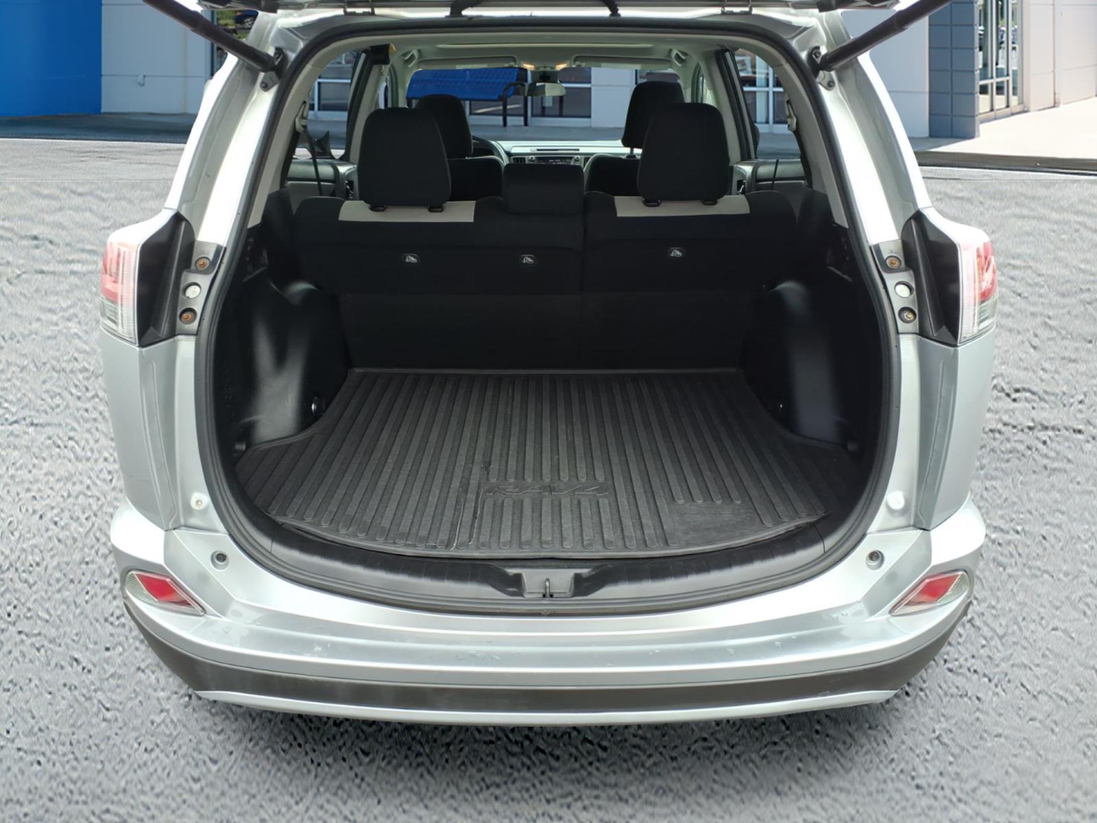 Used 2018 Silver Toyota  image 5