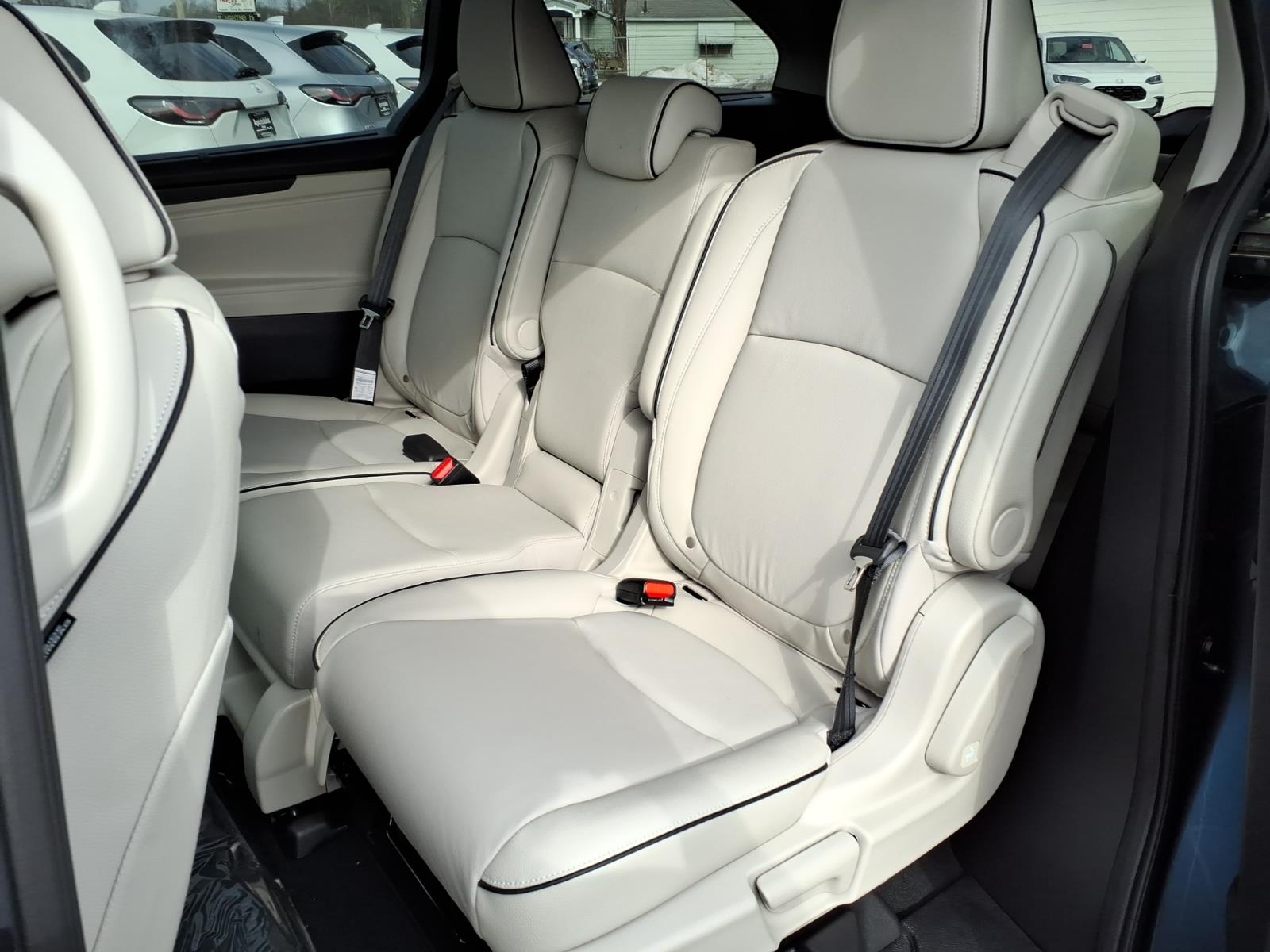 New 2026 Smoke Blue Honda Touring image 5