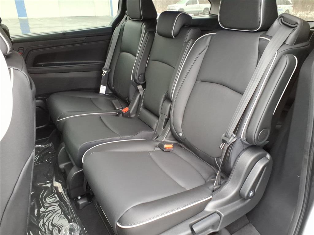 New 2026 Silver Honda Touring image 5