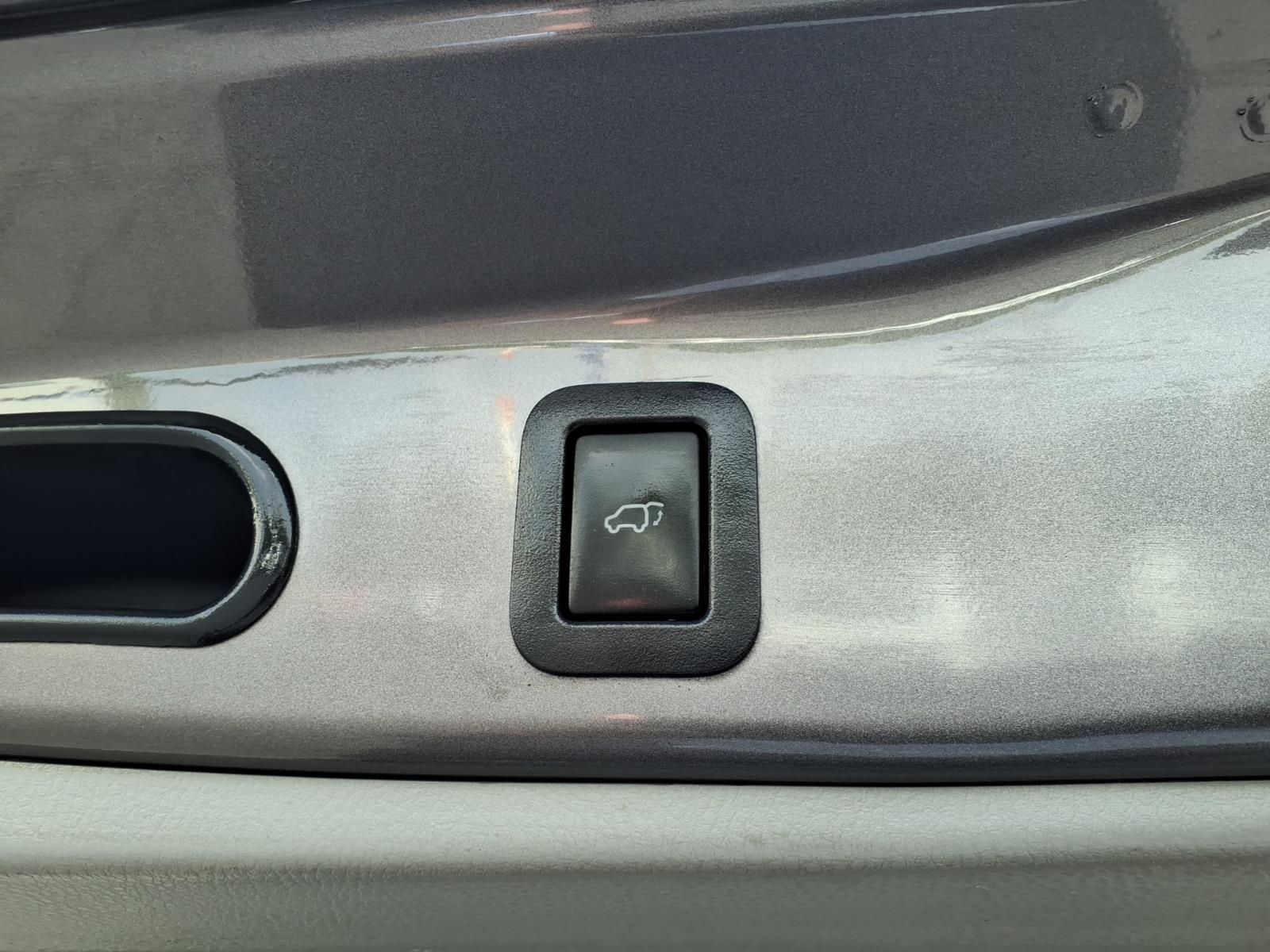 Used 2015 Gray Toyota XLE image 6