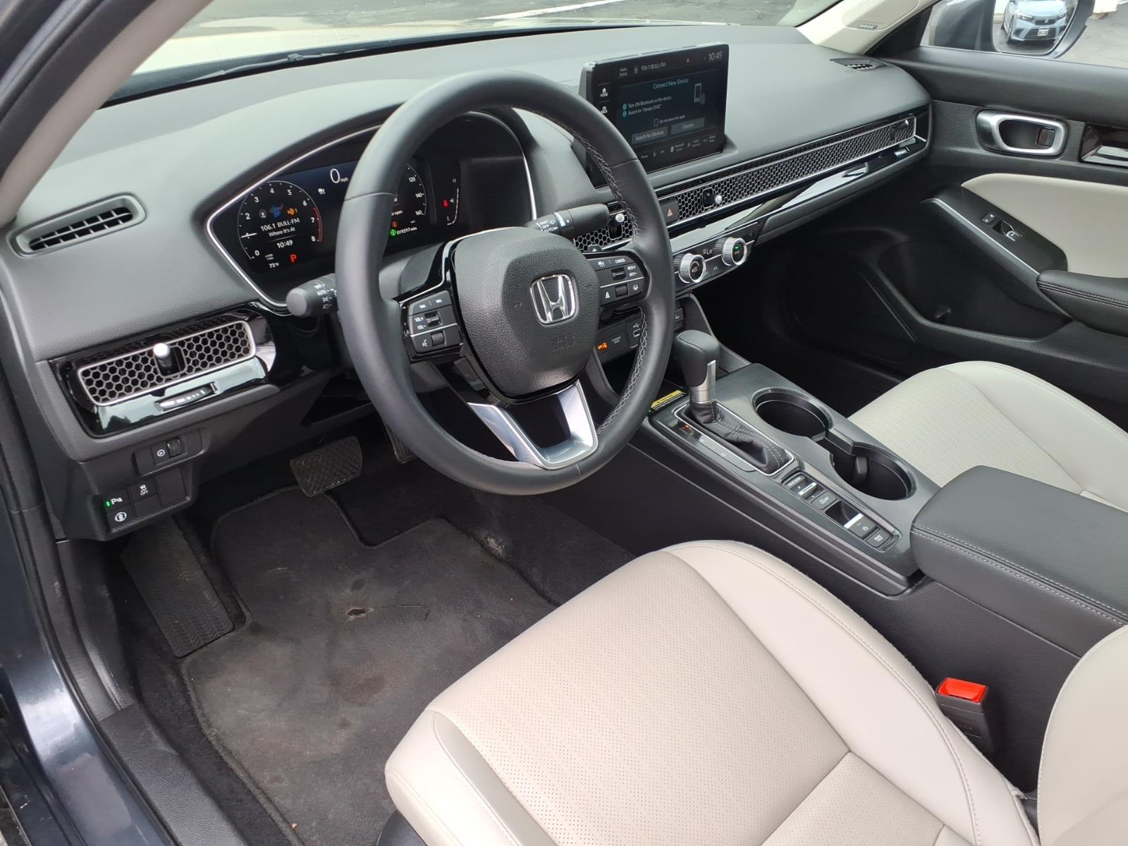 View vehicle photo 7