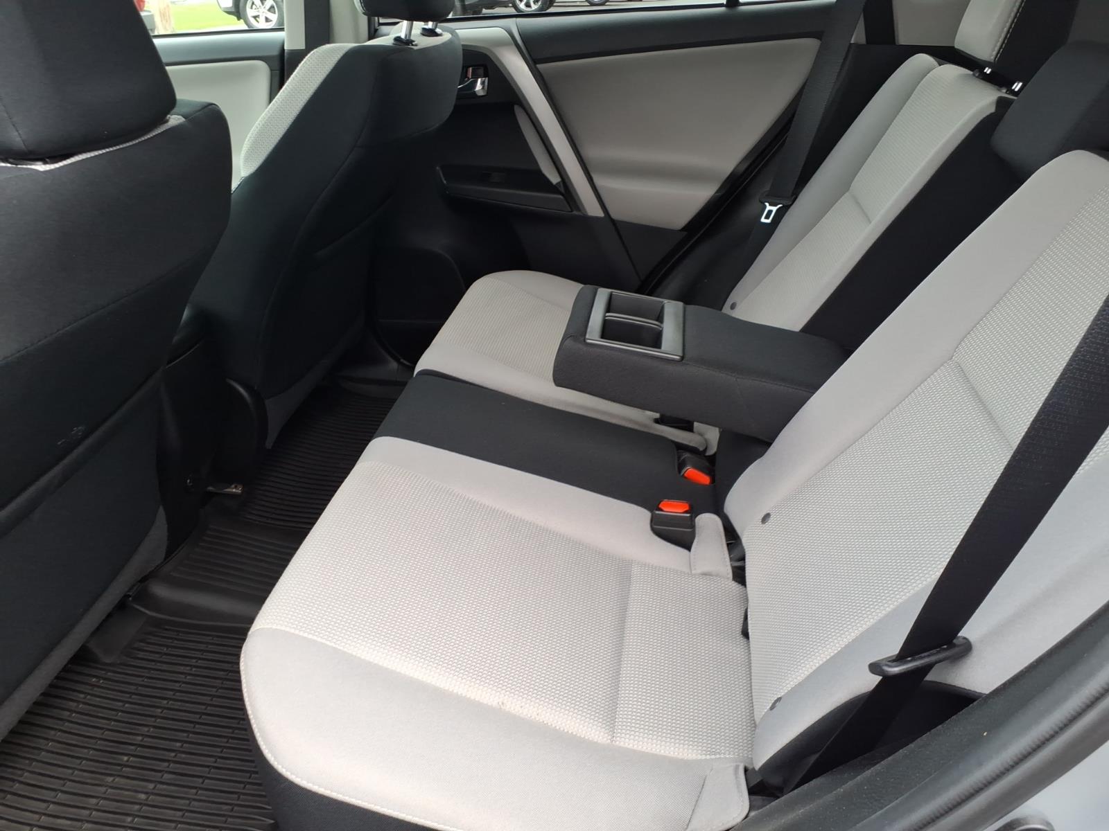 Used 2018 Silver Toyota  image 7