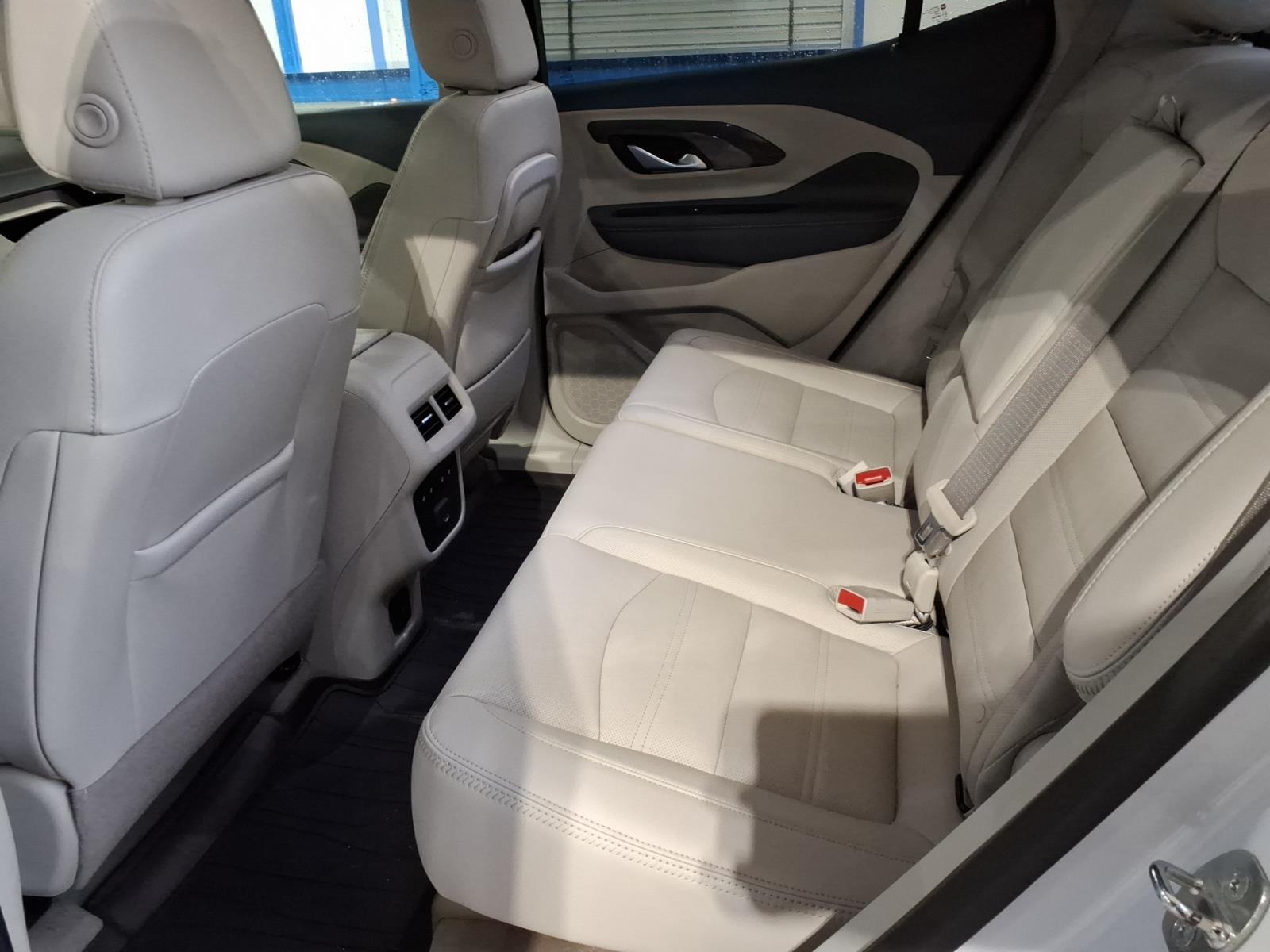 Used 2022 White GMC Denali image 7