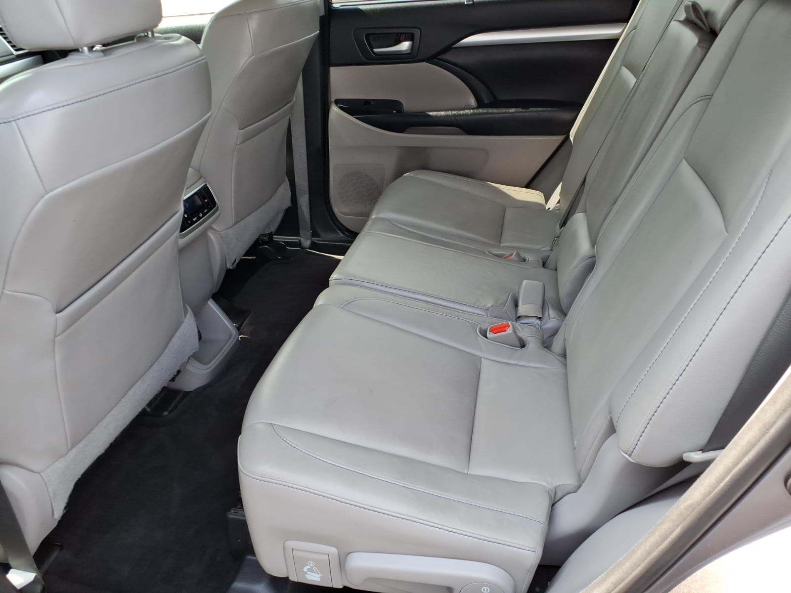 Used 2015 Gray Toyota XLE image 7