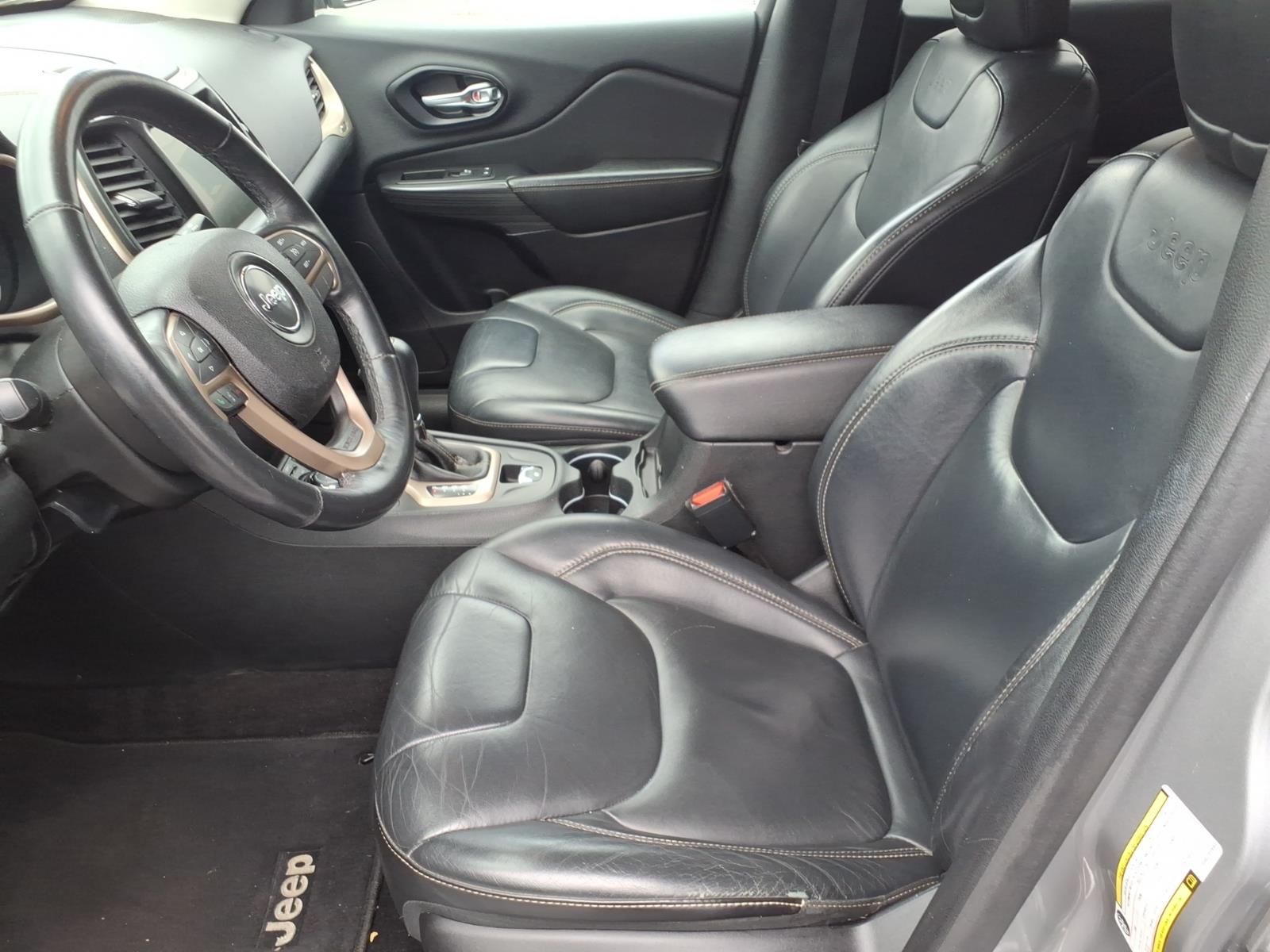 Used 2016 Silver Jeep Limited image 8