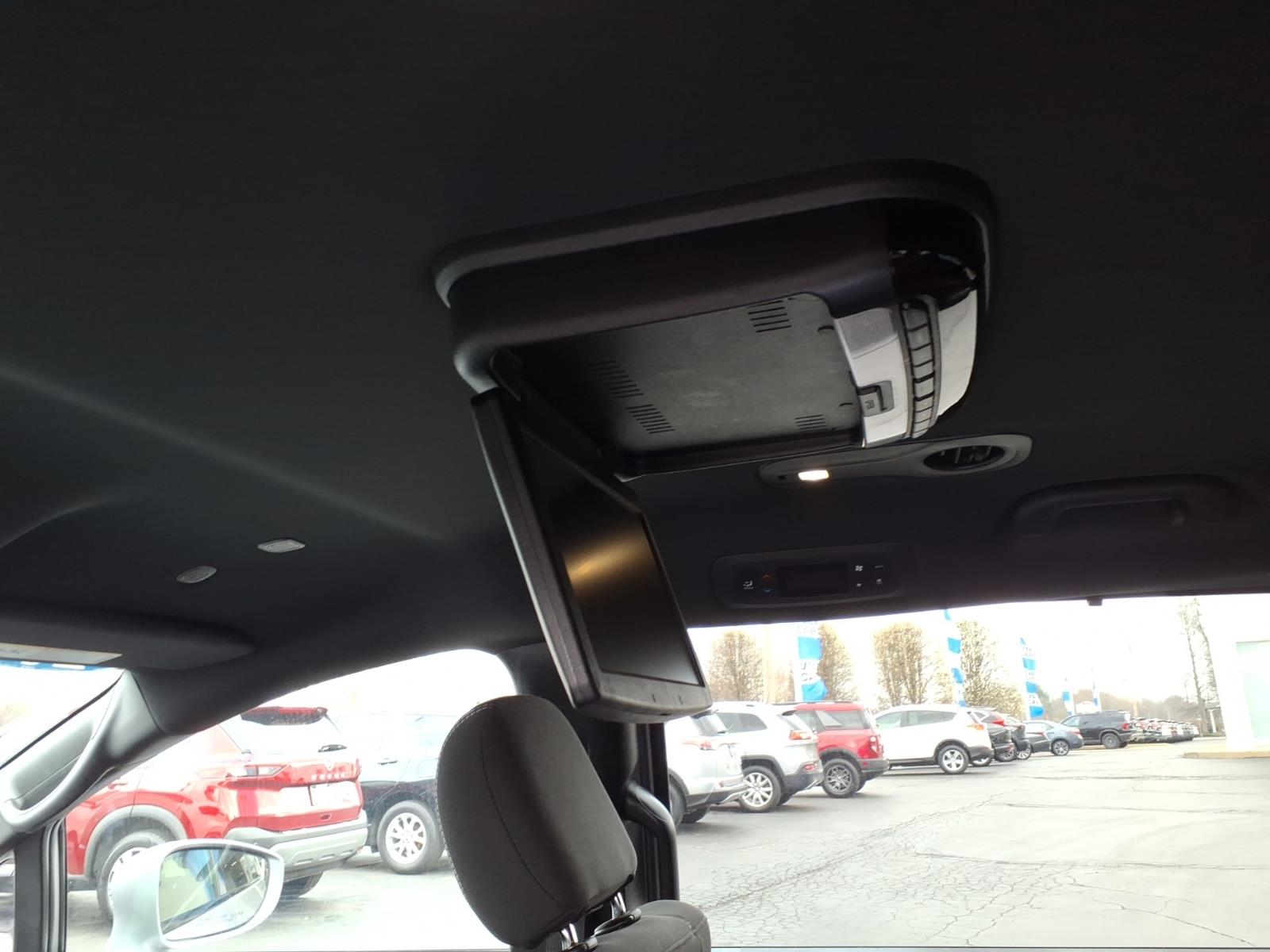 Used 2020 Silver Chrysler Touring image 8