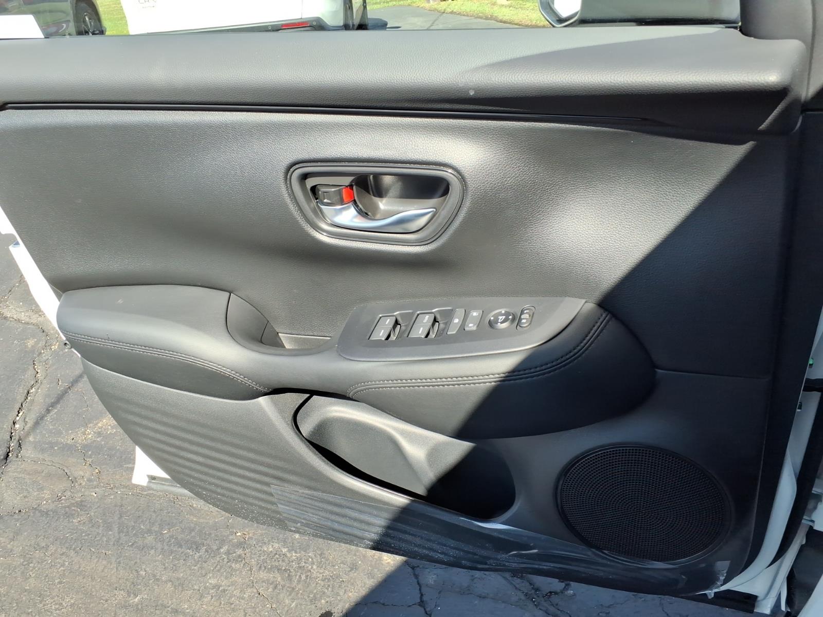 New 2026 Platinum White Honda LX image 8