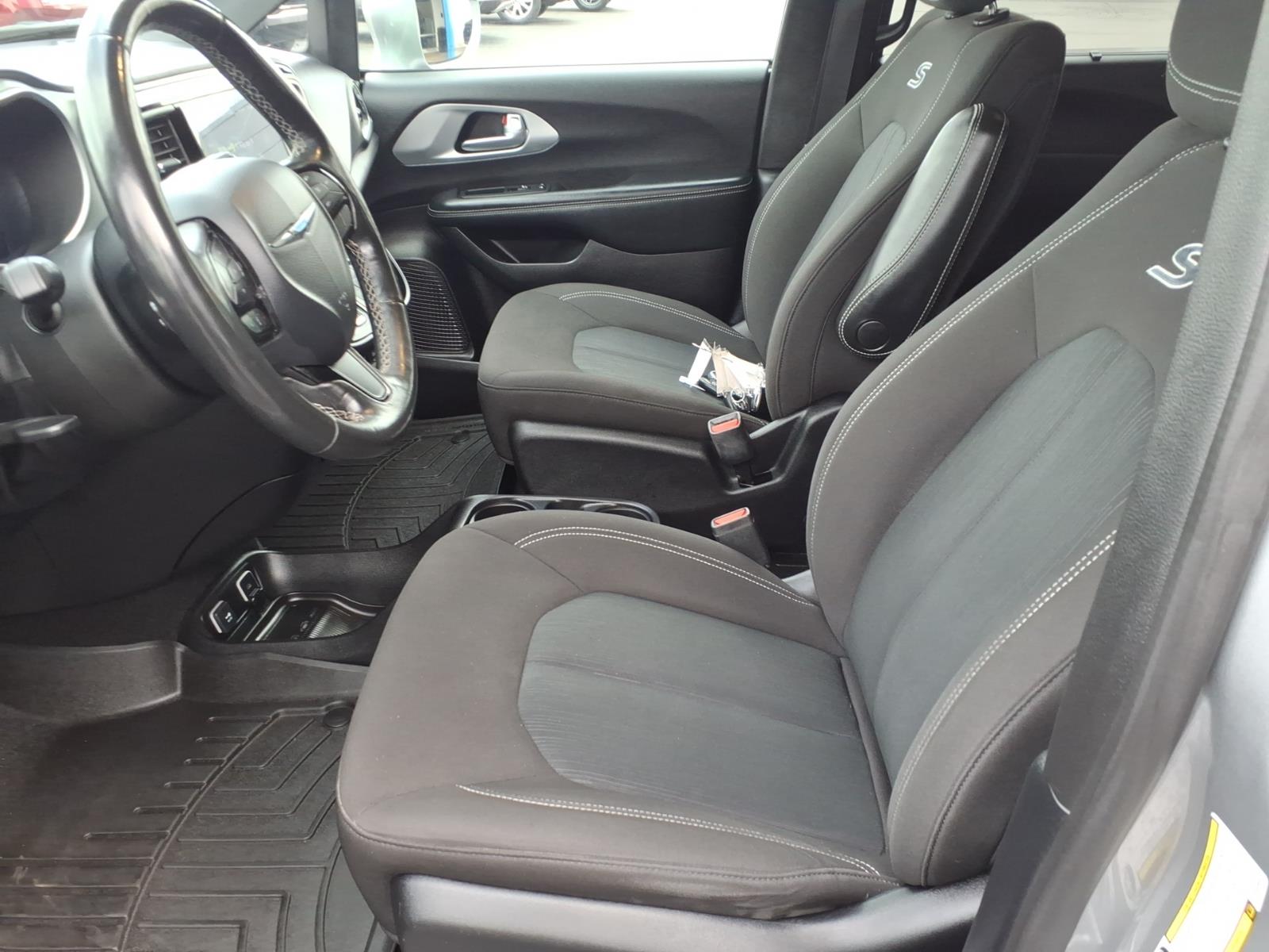 Used 2020 Silver Chrysler Touring image 9