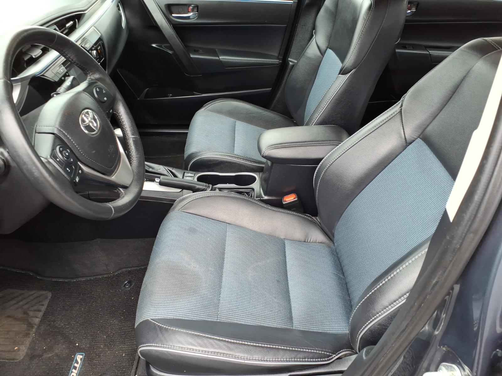 Used 2015 Gray Toyota  image 9