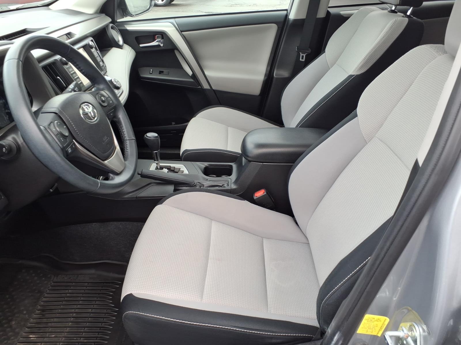 Used 2018 Silver Toyota  image 9