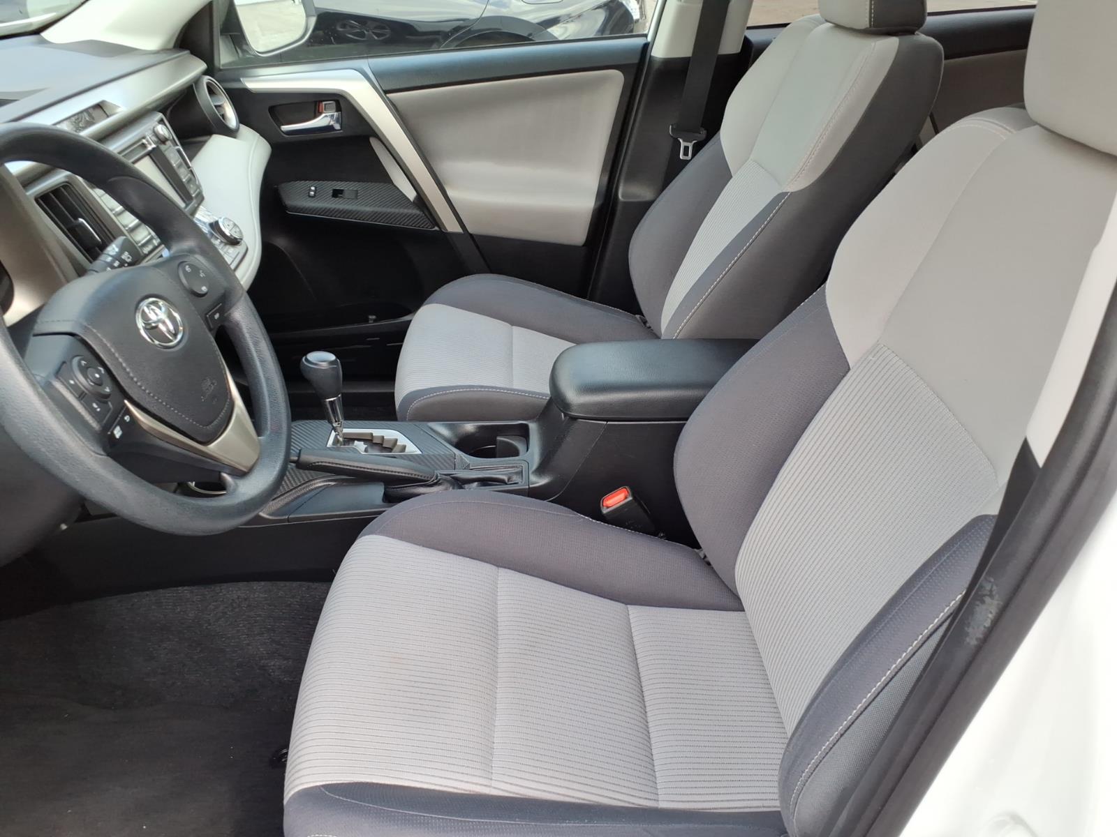 Used 2015 Super White Toyota XLE image 9