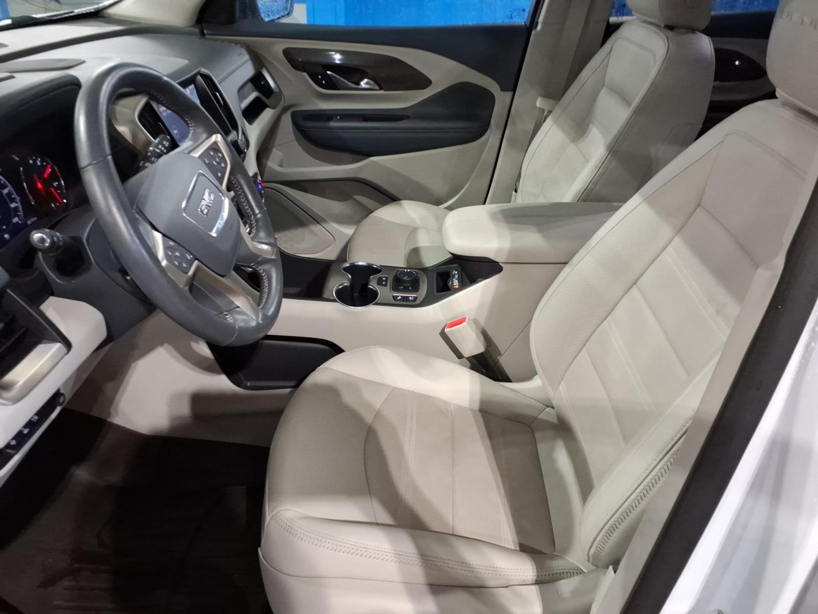 Used 2022 White GMC Denali image 9