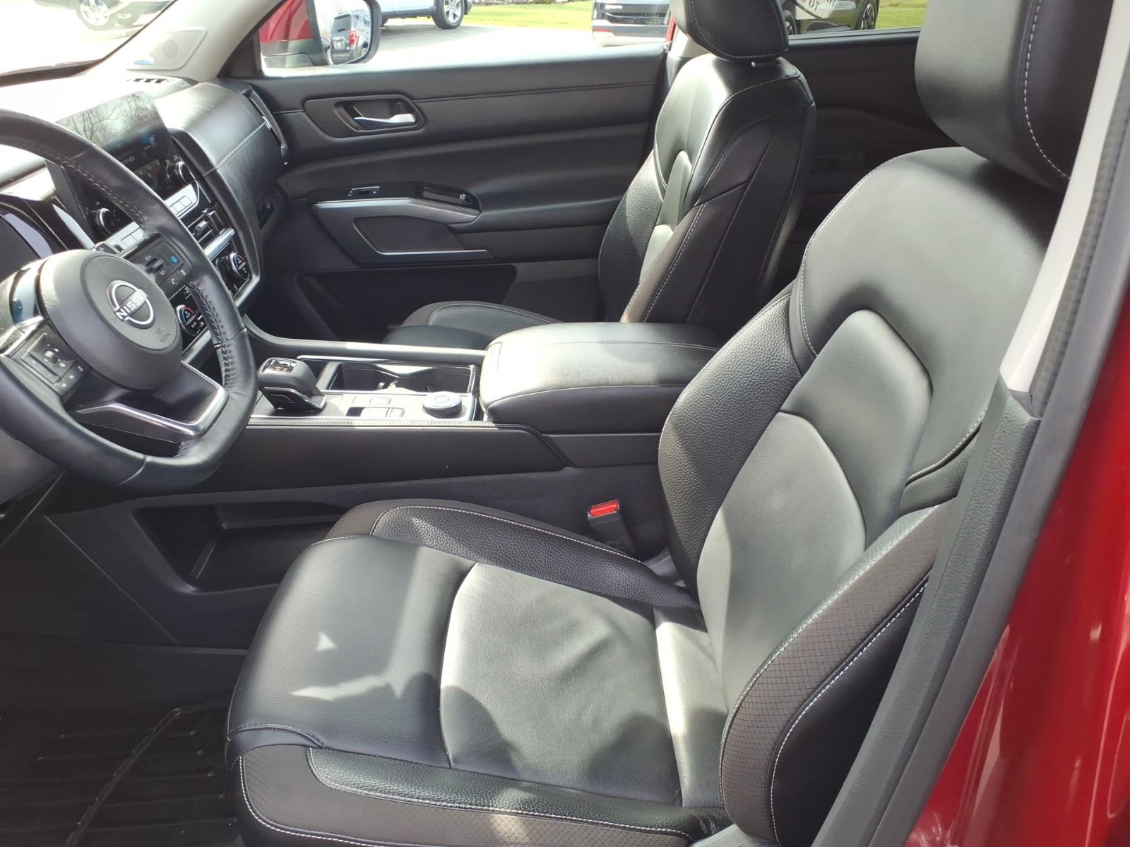 Used 2022 Red Nissan SL image 9