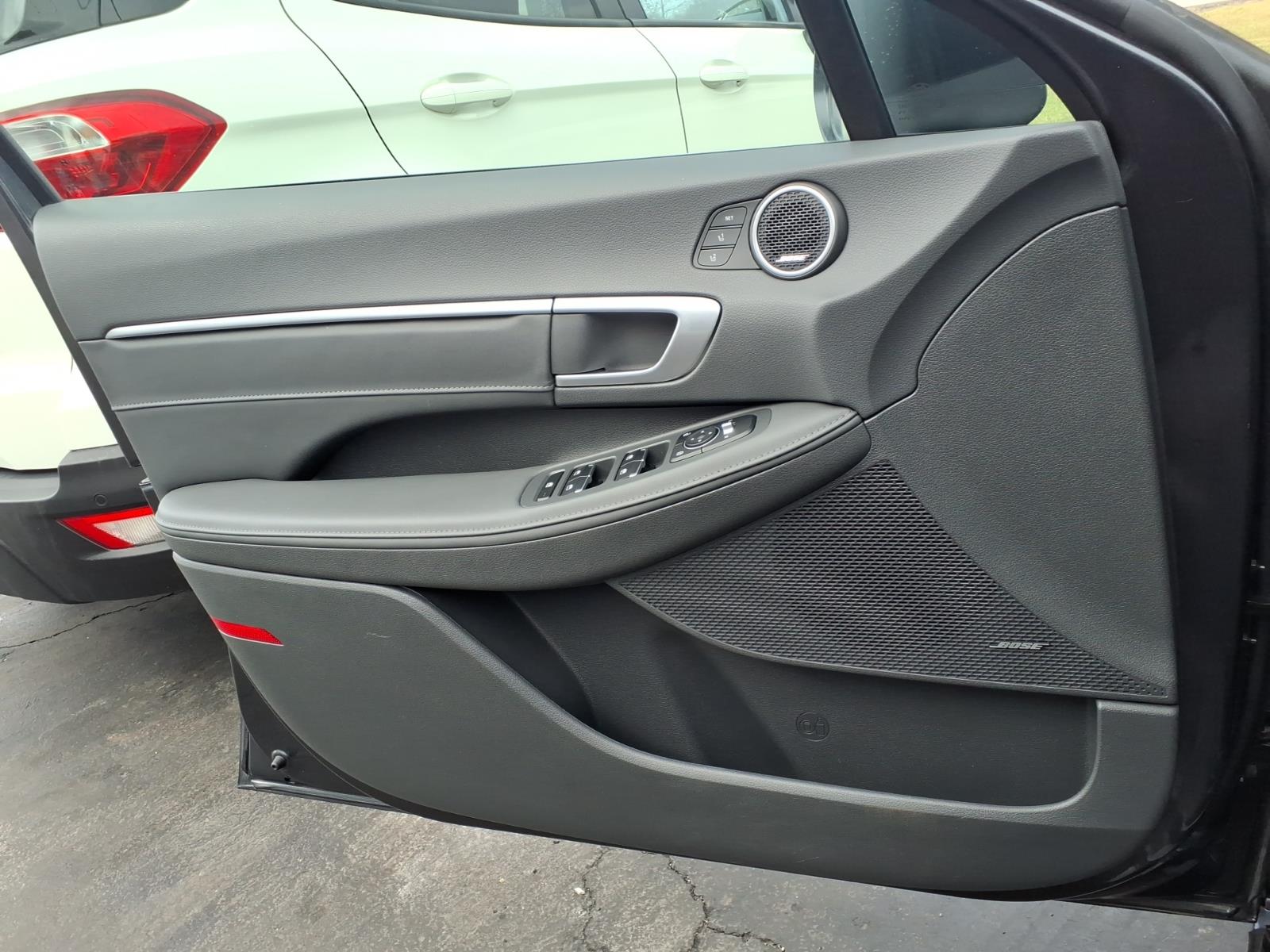 Used 2021 Gray Hyundai Limited image 9