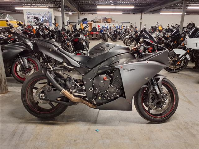 2013 Yamaha YZF-R1
