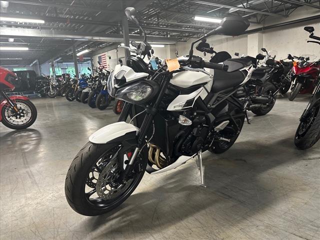 2024 Triumph STREET TRI