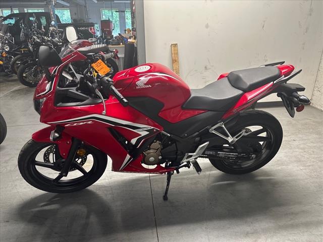 2021 Honda CBR300R AB