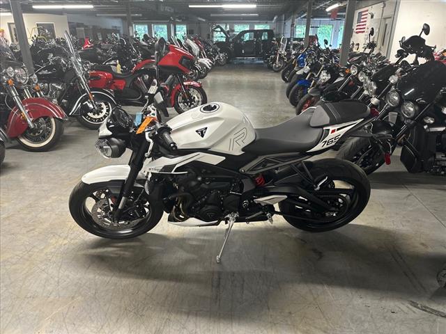 2024 Triumph STREET TRI