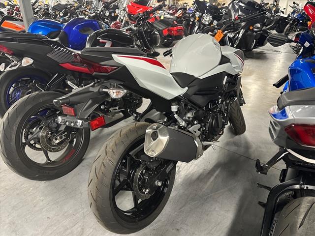 2023 Kawasaki Z400 Ninja 