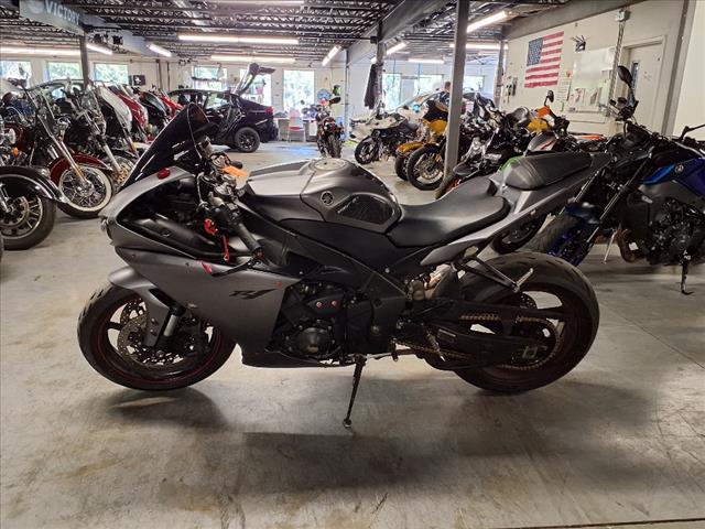 2013 Yamaha YZF-R1