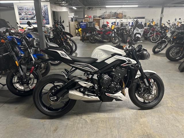 2024 Triumph STREET TRI