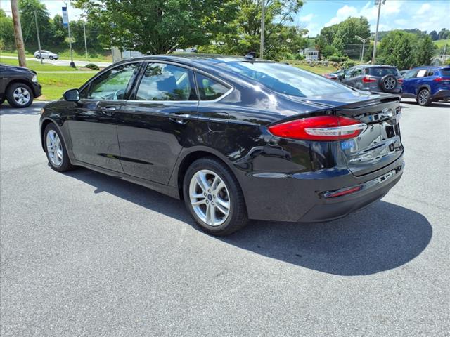 2020 Ford Fusion SE - Photo 2