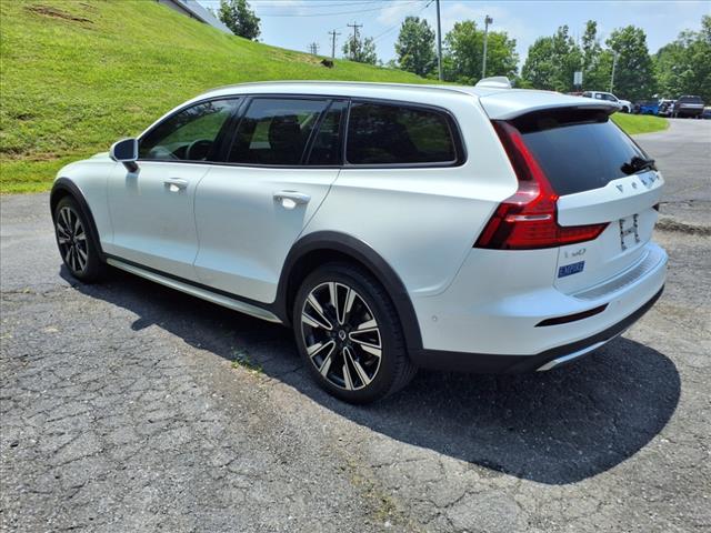 2023 Volvo V60 Cross Country B5 Ultimate - Photo 2